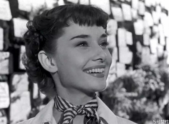 絲巾什么牌子好 絲巾哪個(gè)牌子好送人 絲巾什么牌子好 絲巾哪個(gè)牌子好送人