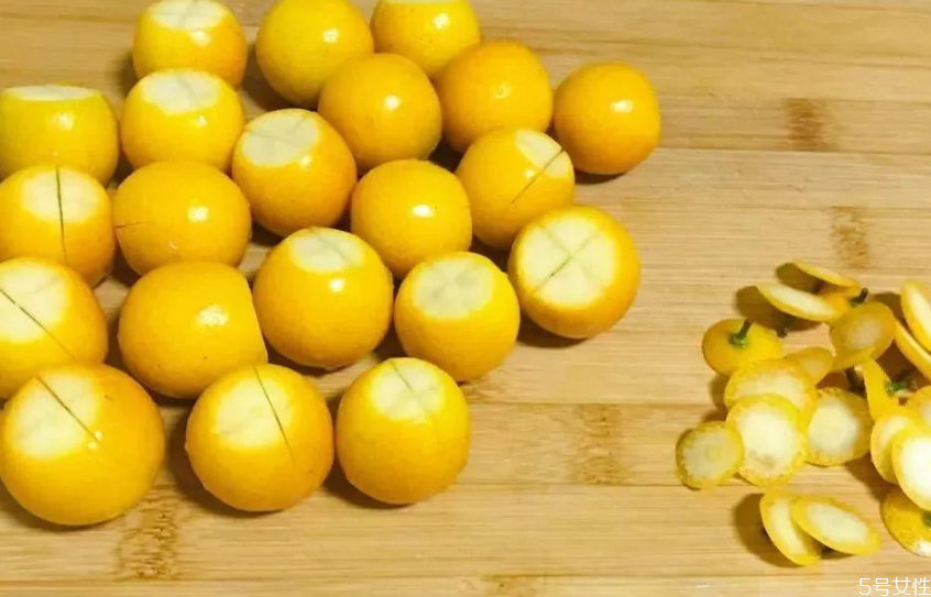 金錢橘熬冰糖的功效 金錢橘熬冰糖做法 金錢橘熬冰糖的功效 金錢橘熬冰糖做法