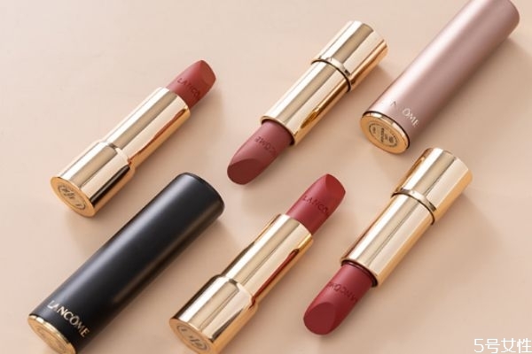 蘭蔻196口紅膏體上沒(méi)有l(wèi)ogo 蘭蔻口紅真假對(duì)照