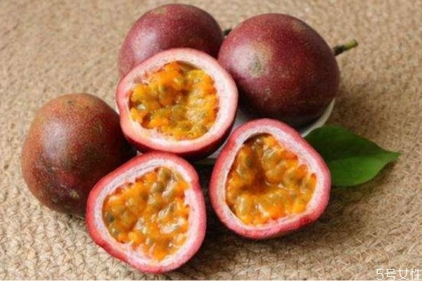 百香果哪三類(lèi)人不能吃 百香果的最佳食用方法