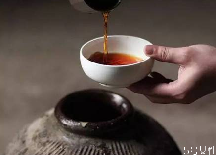 超市里能買到正宗的黃酒嗎 如何在超市里選擇黃酒 超市里能買到正宗的黃酒嗎 如何在超市里選擇黃酒