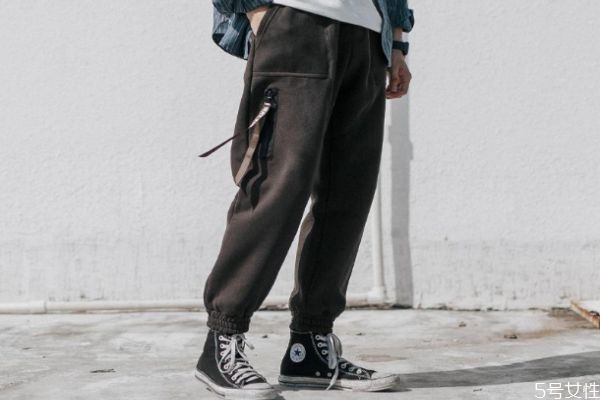 衛(wèi)褲買大點還是小點的 衛(wèi)褲是梭織好還是純棉的好 衛(wèi)褲買大點還是小點的 衛(wèi)褲是梭織好還是純棉的好