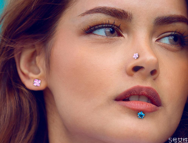 唇釘有什么含義 打唇釘?shù)慕? alt=