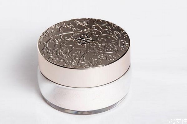 散粉后還能用氣墊補(bǔ)妝嗎 氣墊用過之后用散粉嗎