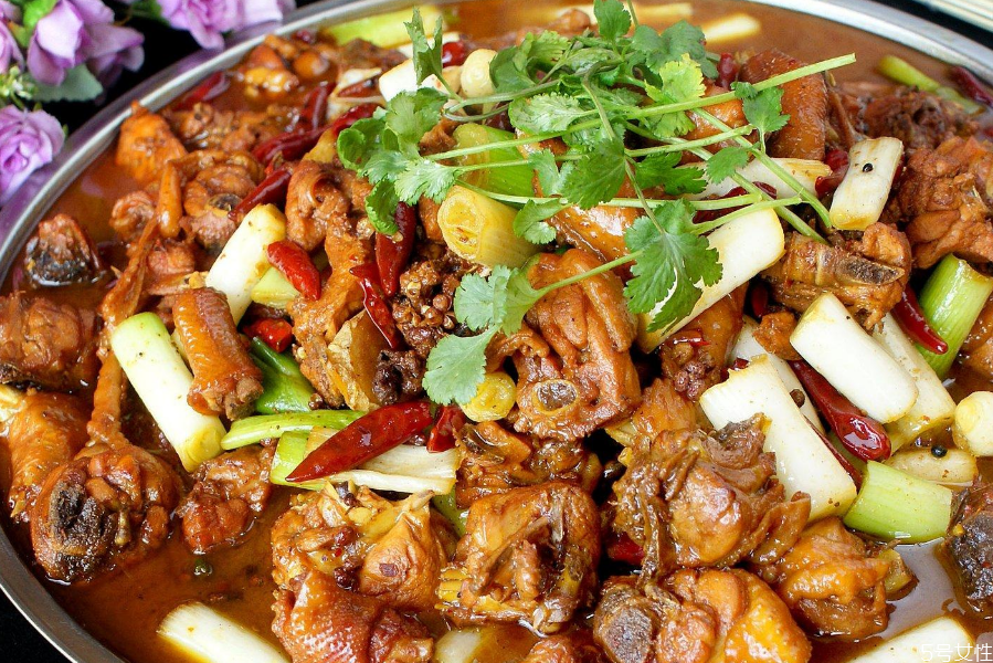 大盤雞是哪里的特色菜 大盤雞是什么意思 大盤雞是哪里的特色菜 大盤雞是什么意思