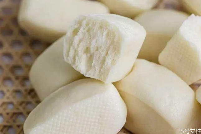 老面饅頭放堿的比例 蒸饅頭怎么判斷用堿多少合適