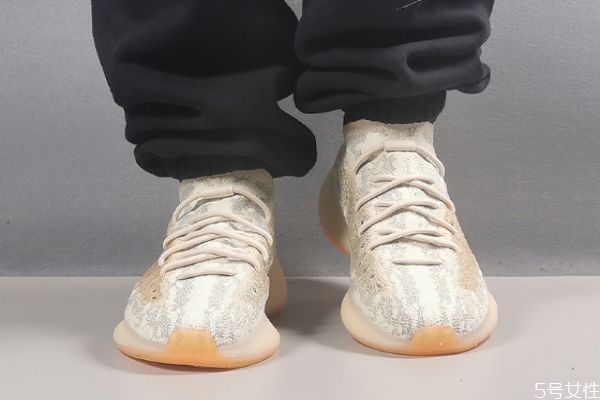 穿運(yùn)動鞋要空一個手指嗎 為什么運(yùn)動的時候要穿運(yùn)動鞋