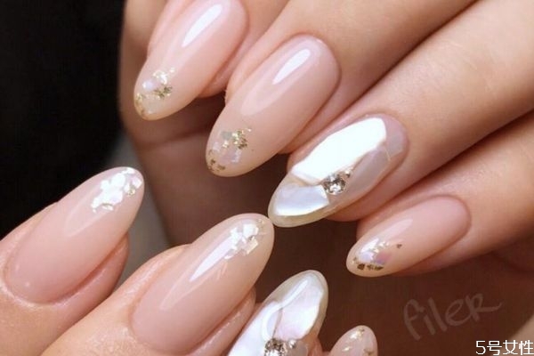 甲膠油能代替彩繪膠嗎 美甲可以自己摳下來嗎 甲膠油能代替彩繪膠嗎 美甲可以自己摳下來嗎