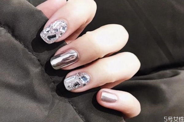 光療膠可以當(dāng)延長(zhǎng)膠用嗎 光療膠的優(yōu)缺點(diǎn) 光療膠可以當(dāng)延長(zhǎng)膠用嗎 光療膠的優(yōu)缺點(diǎn)