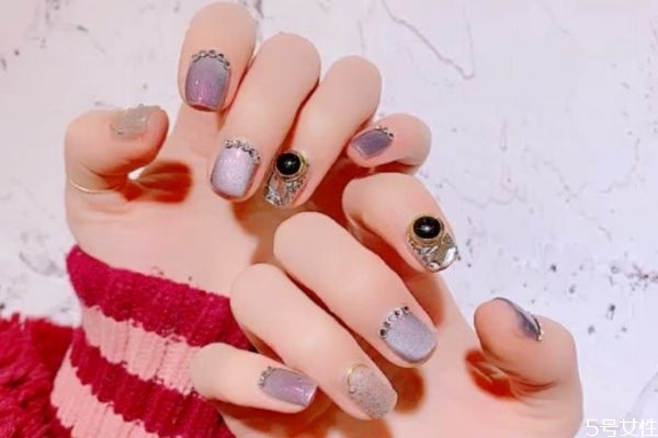 甲膠油能代替彩繪膠嗎 美甲可以自己摳下來嗎 甲膠油能代替彩繪膠嗎 美甲可以自己摳下來嗎