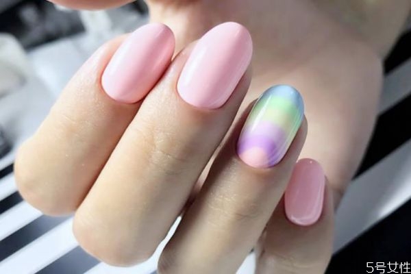 水性指甲油對(duì)人體有危害嗎 和油性指甲油的區(qū)別 水性指甲油對(duì)人體有危害嗎 和油性指甲油的區(qū)別