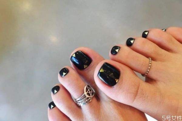 水性指甲油對(duì)人體有危害嗎 和油性指甲油的區(qū)別 水性指甲油對(duì)人體有危害嗎 和油性指甲油的區(qū)別