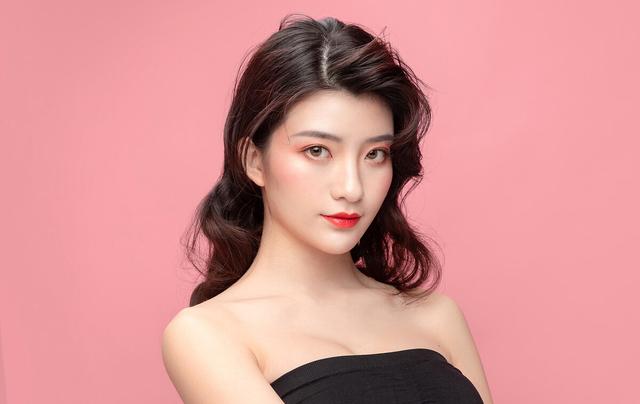 長(zhǎng)期化妝和長(zhǎng)期素顏的區(qū)別 來(lái)看五年后的差距