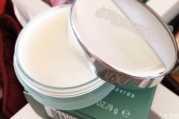 海藍(lán)之謎唇膏有沒(méi)有唇刷 海藍(lán)之謎唇膏用什么涂