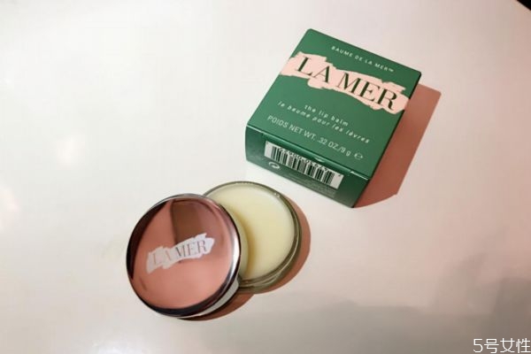 海藍(lán)之謎唇膏有沒(méi)有唇刷 海藍(lán)之謎唇膏用什么涂