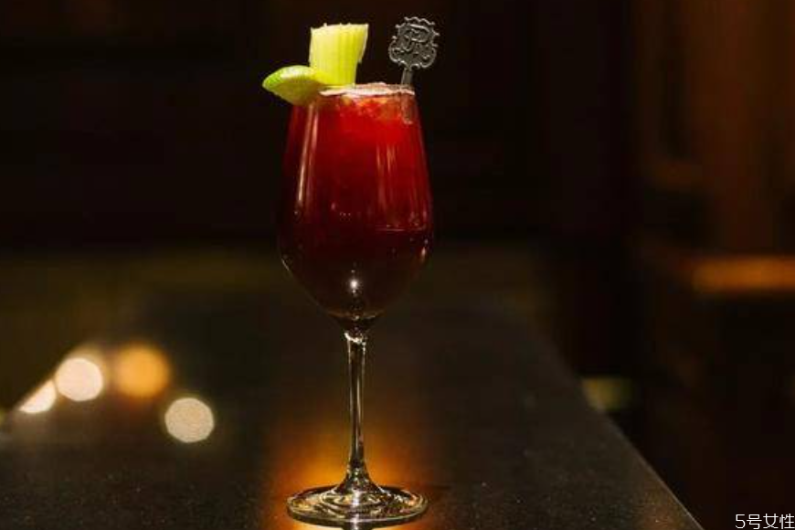 血腥瑪麗雞尾酒烈嗎 血腥瑪麗度數(shù)多少 血腥瑪麗雞尾酒烈嗎 血腥瑪麗度數(shù)多少