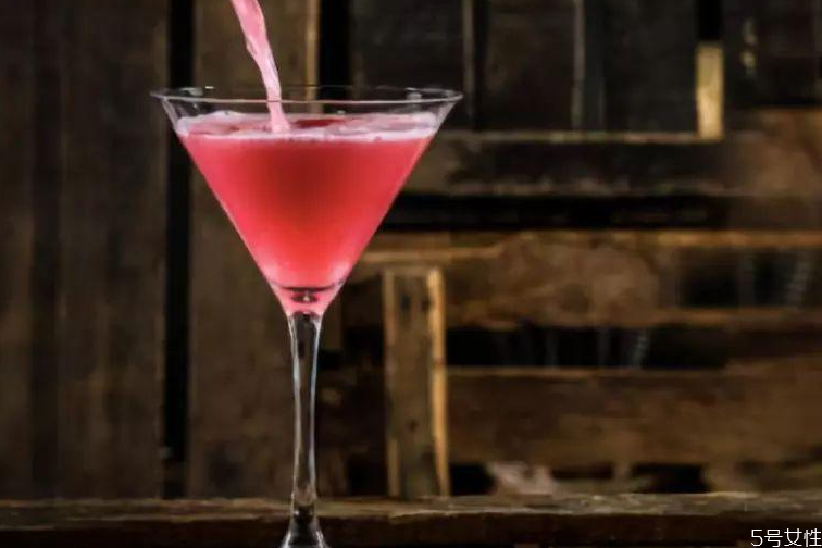 大都會雞尾酒怎么喝 大都會雞尾酒故事 大都會雞尾酒怎么喝 大都會雞尾酒故事