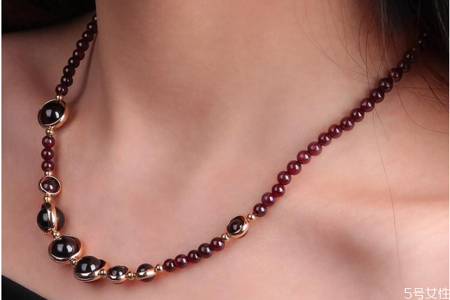 鎖骨鏈一般多長(zhǎng)合適 鎖骨鏈尺寸一般是多長(zhǎng)