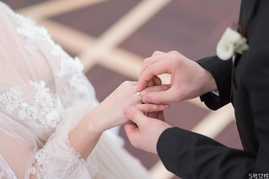 dr鉆戒女生可以給女生買嗎 dr鉆戒女生不能買嗎 dr鉆戒女生可以給女生買嗎 dr鉆戒女生不能買嗎