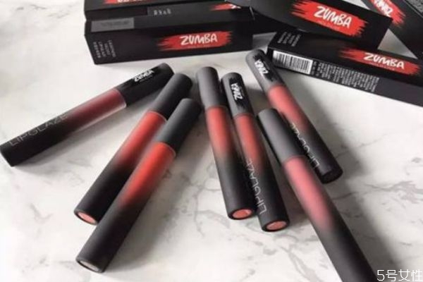 口紅白白的是發(fā)霉嗎 口紅長(zhǎng)毛與長(zhǎng)霜的區(qū)別 口紅白白的是發(fā)霉嗎 口紅長(zhǎng)毛與長(zhǎng)霜的區(qū)別