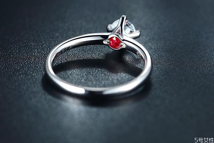 克徠帝和周大福哪個(gè)好 克徠帝鉆石排名第幾 克徠帝和周大福哪個(gè)好 克徠帝鉆石排名第幾