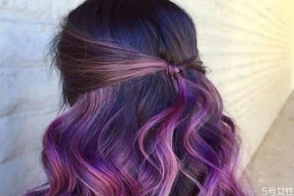 漂完頭發(fā)可以用洗發(fā)水洗嗎 漂發(fā)對頭發(fā)傷害大嗎