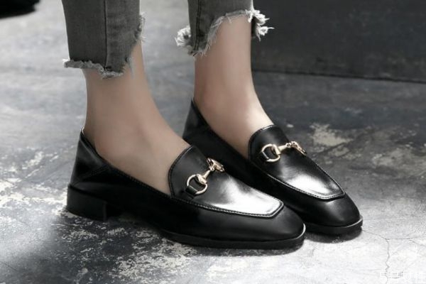 樂(lè)福鞋穿久了會(huì)變大嗎 男士樂(lè)福鞋怎么搭配