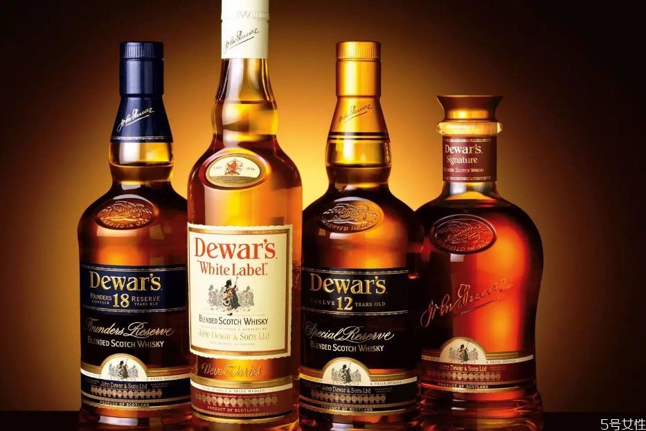 威士忌和白蘭地哪個(gè)更烈 白蘭地和威士忌的區(qū)別 威士忌和白蘭地哪個(gè)更烈 白蘭地和威士忌的區(qū)別