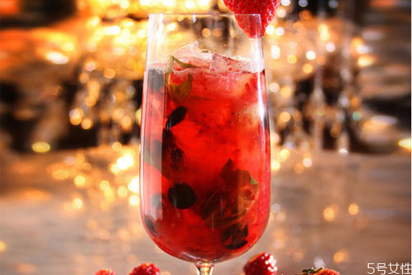 預調(diào)酒和雞尾酒哪個好喝 預調(diào)酒和雞尾酒的區(qū)別 預調(diào)酒和雞尾酒哪個好喝 預調(diào)酒和雞尾酒的區(qū)別