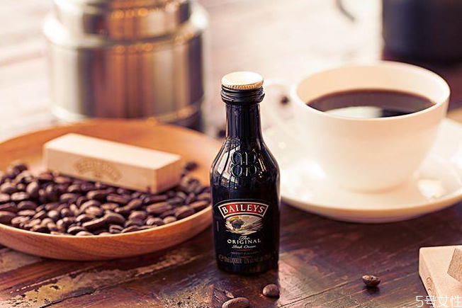 百利甜酒后勁大嗎 百利甜酒適合什么人喝 百利甜酒后勁大嗎 百利甜酒適合什么人喝