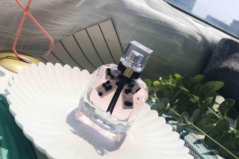 ysl反轉(zhuǎn)巴黎和黑鴉片香水哪個好？ysl反轉(zhuǎn)巴黎和黑鴉片對比