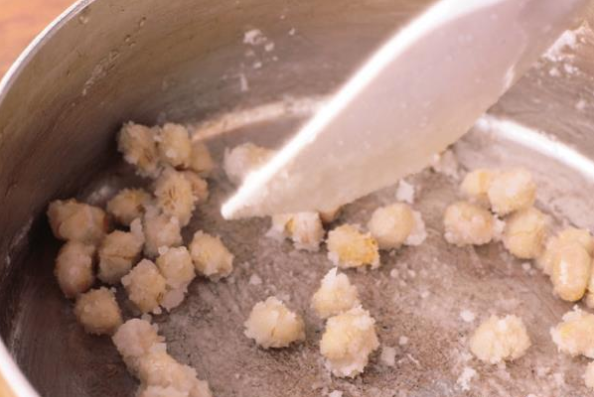 二月二龍?zhí)ь^吃糖豆的來歷 二月二龍?zhí)ь^吃的豆子叫什么 二月二龍?zhí)ь^吃糖豆的來歷 二月二龍?zhí)ь^吃的豆子叫什么