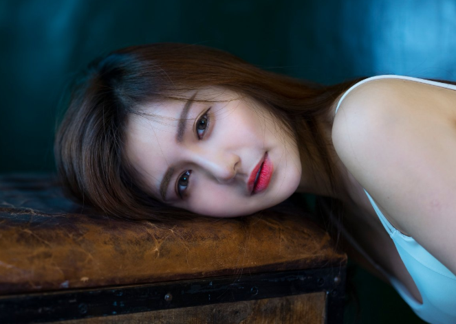 女生頭發(fā)緊貼頭皮,怎么讓頭發(fā)蓬松 女生頭發(fā)緊貼頭皮,怎么讓頭發(fā)蓬松