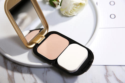 粉餅和氣墊一樣嗎 粉餅的作用和散粉一樣嗎 粉餅和氣墊一樣嗎 粉餅的作用和散粉一樣嗎