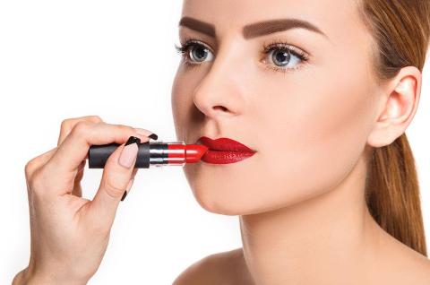 口紅能吃嗎時需要擦掉嗎 口紅能不能吃下去 口紅能吃嗎時需要擦掉嗎 口紅能不能吃下去
