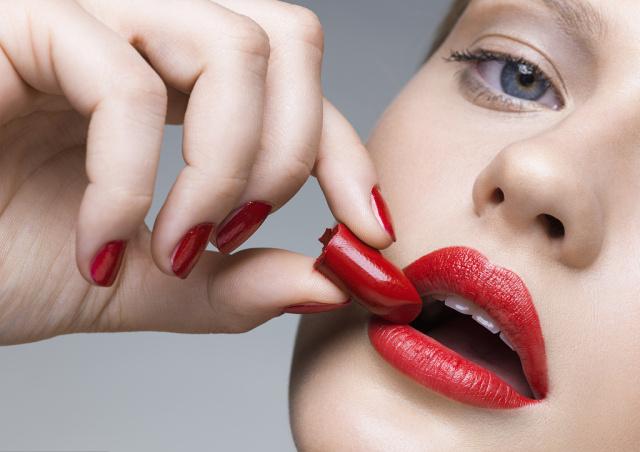 口紅能吃嗎時需要擦掉嗎 口紅能不能吃下去 口紅能吃嗎時需要擦掉嗎 口紅能不能吃下去