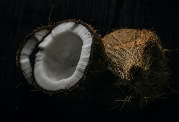 鮮椰子肉不是白的,是不是壞了不能吃 鮮椰子肉不是白的,是不是壞了不能吃