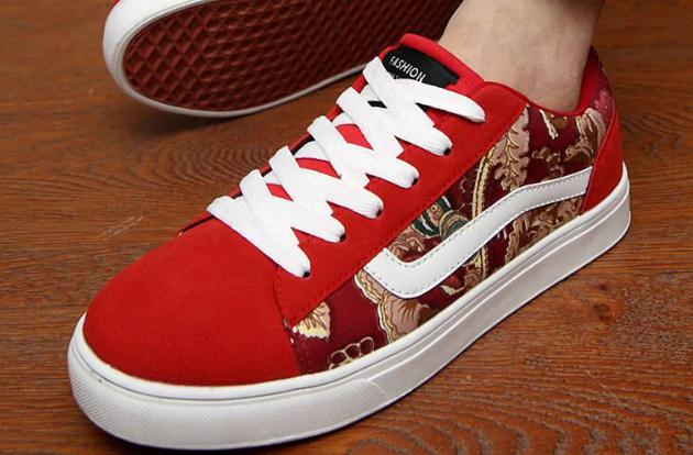 板鞋要買大還是買小 板鞋要比運(yùn)動(dòng)鞋大一碼嗎