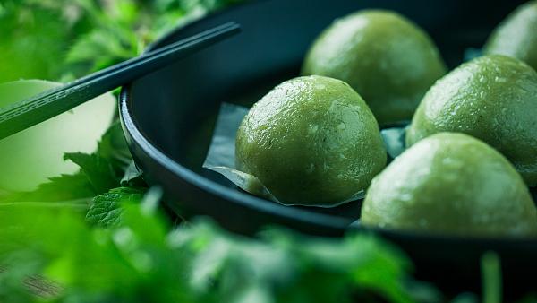 蒸青團(tuán)的時(shí)候下面墊的紙是什么紙 蒸青團(tuán)下面能墊錫紙嗎 蒸青團(tuán)的時(shí)候下面墊的紙是什么紙 蒸青團(tuán)下面能墊錫紙嗎