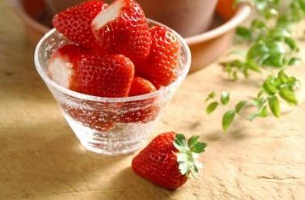 吃草莓減肥還是發(fā)胖 吃草莓會(huì)長(zhǎng)胖嗎 吃草莓減肥還是發(fā)胖 吃草莓會(huì)長(zhǎng)胖嗎