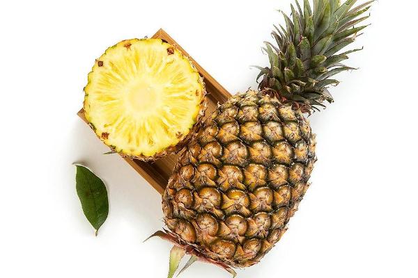 鳳梨要去芯嗎 鳳梨中間的硬心可以吃嗎 鳳梨要去芯嗎 鳳梨中間的硬心可以吃嗎