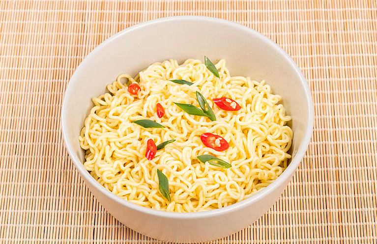 吃方便面對身體有害嗎 方便面、掛面、手搟面哪個(gè)更有營養(yǎng)