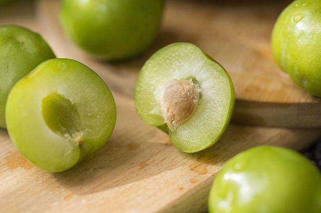 李子有點酸放放會好點嗎 沒熟的酸李子能吃嗎 李子有點酸放放會好點嗎 沒熟的酸李子能吃嗎