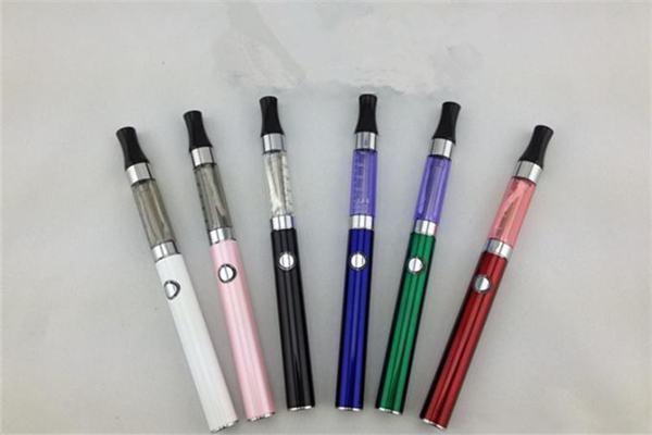 大學(xué)生吸網(wǎng)購(gòu)電子煙入院 電子煙有什么危害