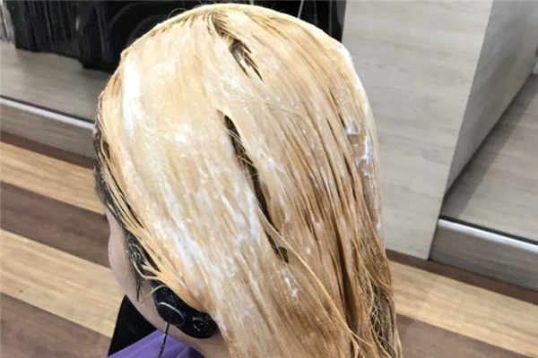 漂頭發(fā)傷害大嗎 漂頭發(fā)一般多長時間 漂頭發(fā)傷害大嗎 漂頭發(fā)一般多長時間