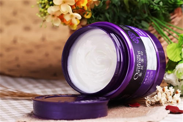 發(fā)膜和護發(fā)素的區(qū)別 發(fā)膜和護發(fā)素可以一起使用嗎 發(fā)膜和護發(fā)素的區(qū)別 發(fā)膜和護發(fā)素可以一起使用嗎