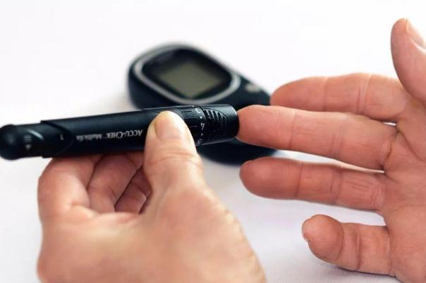 低血糖可以獻(xiàn)血嗎 低血糖可以喝酒嗎 低血糖可以獻(xiàn)血嗎 低血糖可以喝酒嗎