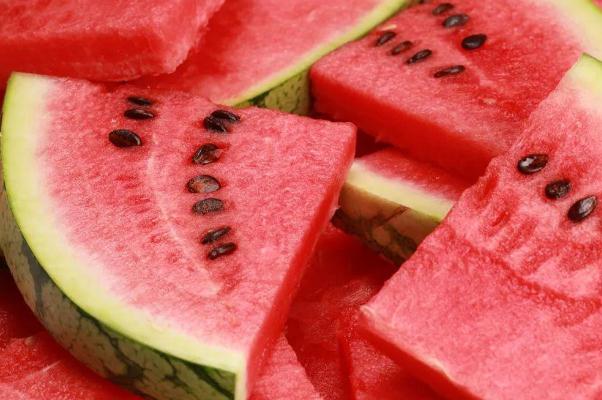 吃西瓜會(huì)拉紅色大便嗎 吃西瓜會(huì)長痘痘嗎