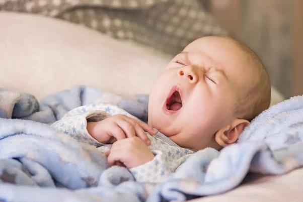 寶寶溢奶還能再吃嗎 寶寶吐奶后還可以再喂嗎