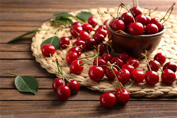 櫻桃和車?yán)遄邮且环N水果嗎 櫻桃和車?yán)遄佑惺裁磪^(qū)別 櫻桃和車?yán)遄邮且环N水果嗎 櫻桃和車?yán)遄佑惺裁磪^(qū)別